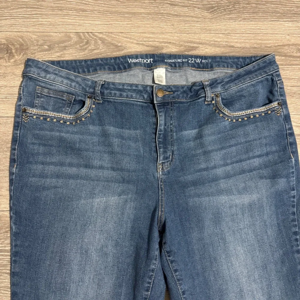 Westport Signature Fit Bootcut Jeans Women 22W 42x30 Embroidered Pockets Stretch